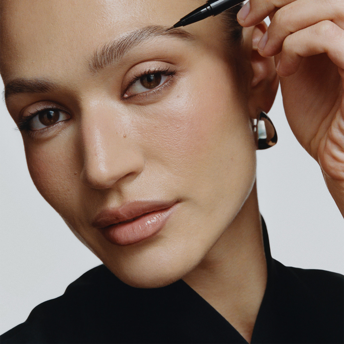 Precisione in Ogni Tratto: il Nuovo Multi-Use Brow & Eye Pen di INGLOT